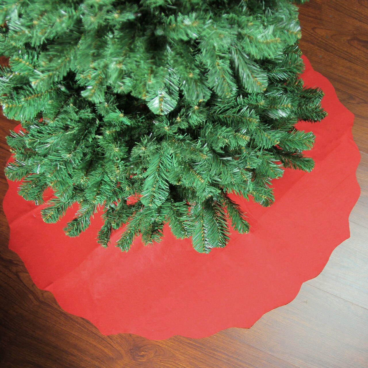 Northlight Christmas Tree Skirt with Scalloped Edge - 38" - Red